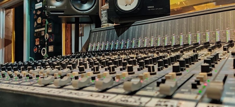 Crest analog console